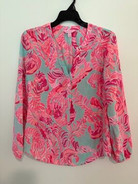 *LIKE NEW* Lilly Pulitzer SILK Pink & Aqua Bird Print V-Neck Blouse